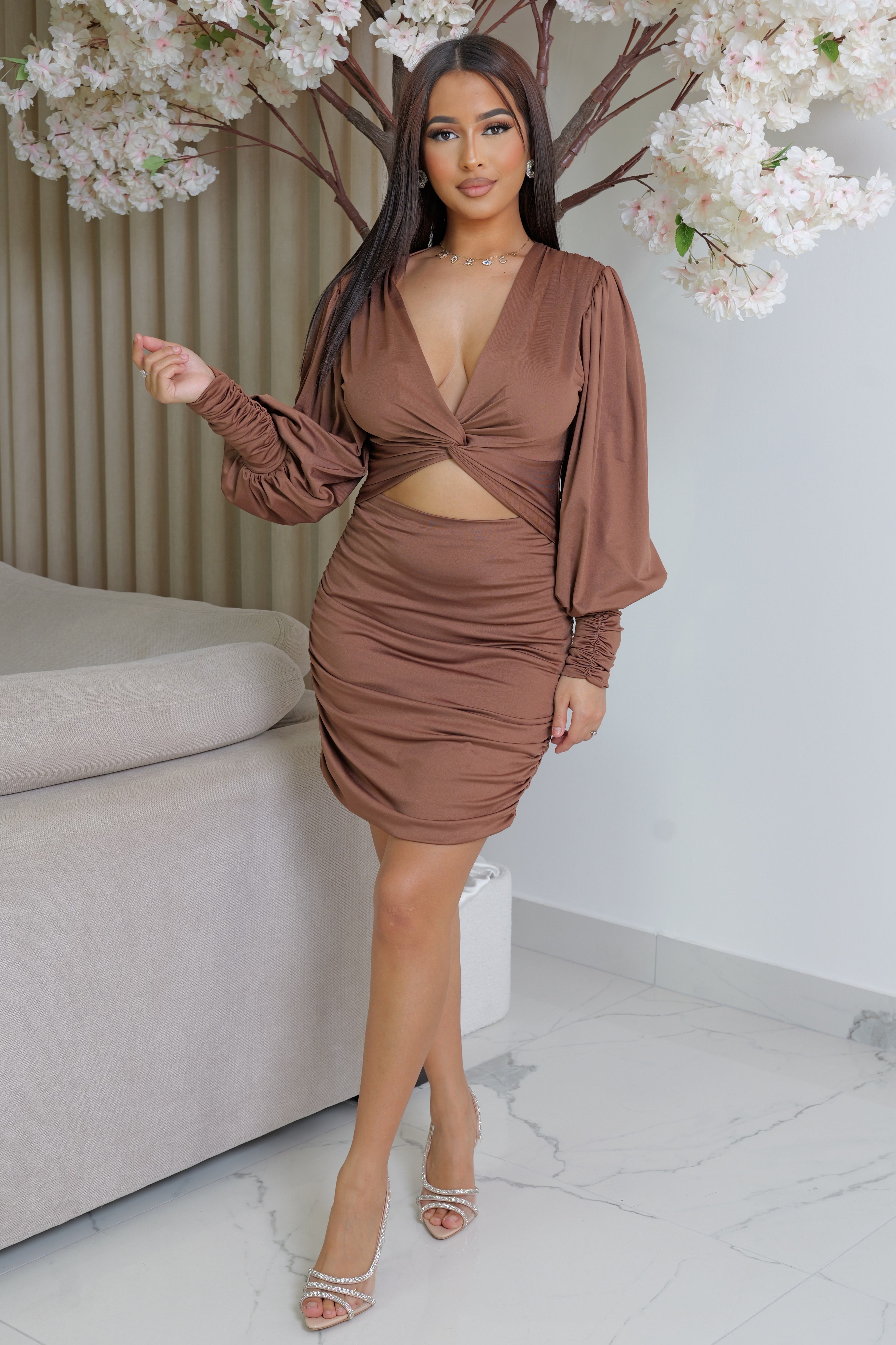 Robe courte moulante ouverture devant