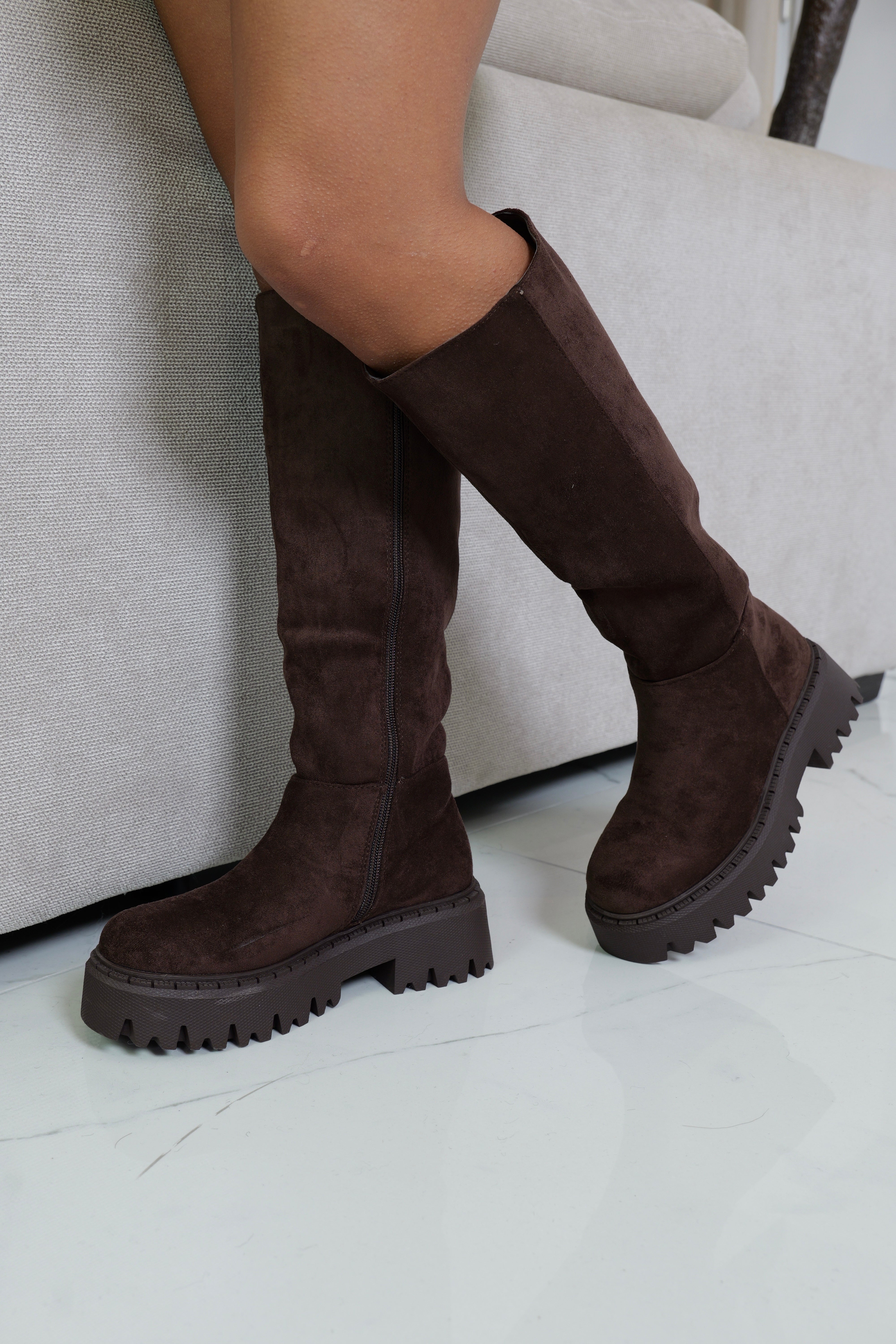 Stiefel in Choco-Wildlederoptik